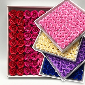 Fleur de savon rose à trois couches sans base LUYI <span class=keywords><strong>pour</strong></span> Noël, décoration de boîte cadeau de mariage - Product Image 1