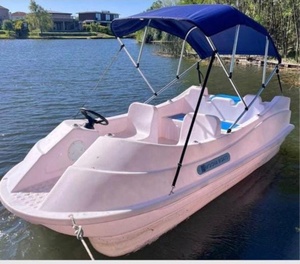 Bateau de loisirs électrique en plastique pour jeux aquatiques familiaux, avec structure stable et grand espace, idéal pour parcs aquatiques, rivières intérieures et mer - Product Image 1