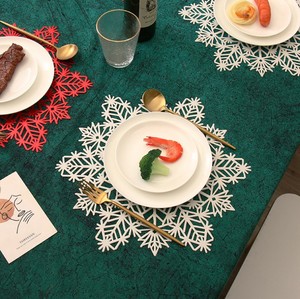 38cm Napperons <span class=keywords><strong>De</strong></span> Table <span class=keywords><strong>Flocon</strong></span> <span class=keywords><strong>De</strong></span> Neige <span class=keywords><strong>De</strong></span> Noël Tapis <span class=keywords><strong>De</strong></span> Table Résistant À La Chaleur Napperon Antidérapant Pour La Fête Banquet <span class=keywords><strong>De</strong></span> Mariage - Product Image 3