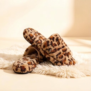 Ciabatte e Sandali di Alta Qualità Personalizzati Stile Belanciegaes per Donne, Morbidi e Caldi con Punta Aperta e Pelliccia - Product Image 5