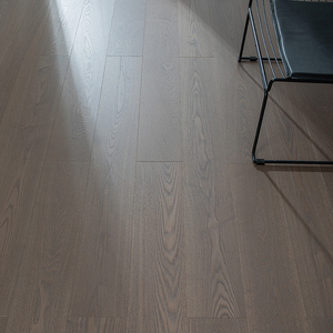 Plancher en bois multicoque FSC, teinté, résistant à l'eau, grade ABCD, 20 mm, frêne blanc, système T&G, pour usage résidentiel - Product Image 1