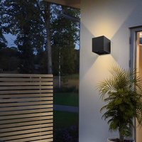 Applique murale LED décorative moderne carrée en ABS 10W IP65 étanche à la poussière pour extérieur, jardin et hôtel
