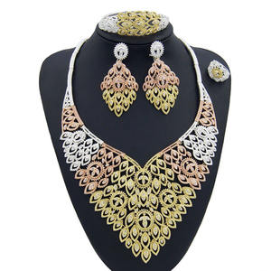 Yulaili-Conjuntos de joyas de oro de Dubái de alta calidad, cristal con forma de hoja Tricolor, collar grande, pendientes africanos, joyería de boda nigeriana - Product Image 1