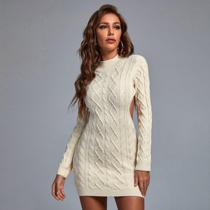 Robe d'été décontractée blanche pour femme à manches longues, col roulé, motif uni simple, longueur midi, tricotée avec découpes latérales - Product Image 3