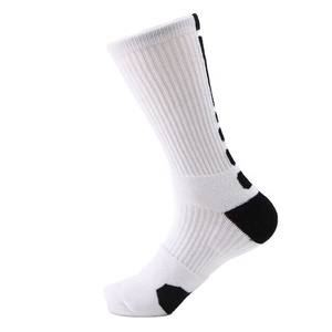 Cadeau de Noël pour les chaussettes de sport pour hommes de grand garçon Chaussettes de basket-ball en coton doux et sec évacuant l'humidité - Product Image 3