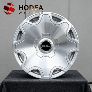 Jantes en alliage forgées rétro à finition argentée polie sur mesure pour SUV pleine grandeur et berlines haut de gamme - Product Image 1