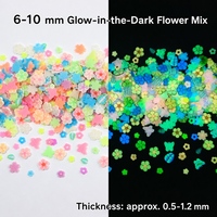 Nouveauté TikTok : Breloques florales lumineuses bicolores en pâte polymère souple, motifs fleurs de cerisier, cœurs de pêche et graines de riz, effet luciole.