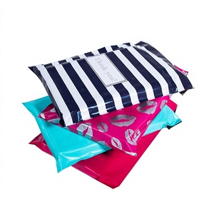 Sacs d'expédition en polyéthylène imprimés de motifs floraux tropicaux, 2,5 mil, imperméables, avec rabat auto-adhésif pour l'envoi postal - Product Image 1