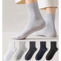 Chaussettes en coton pour hommes, personnalisées OEM/ODM, automne et hiver, respirantes, mi-hautes, chaussettes de ville, couleur unie, longues