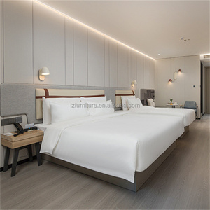 Ensemble de meubles de chambre d'hôtel 3 étoiles moderne, lit double king size rembourré en MDF avec tête de lit en tissu et tables de chevet - Product Image 2