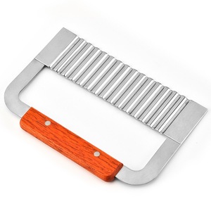 Cuchillo Ondulado para Cortar Patatas Fritas con Hoja de Acero Inoxidable y Mango de Madera - Product Image 3