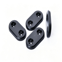 Verrou de cordon oblong en plastique noir à double trou avec ouvertures en forme d'étoile pour cordons de serrage, lanières ou paracorde