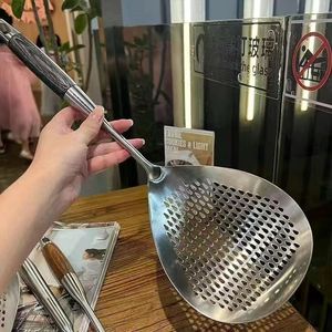 กระชอนสแตนเลสด้ามยาวทนความร้อนสำหรับหม้อไฟก๋วยเตี๋ยวทอดแบบจุ่ม - Product Image 3