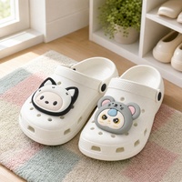 Breloques pour sabots de plage d'été en PVC, accessoires de chaussures, décorations supérieures, avec design appliqué à boucle boutonnée