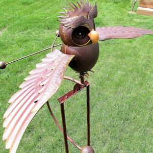 Oiseau cinétique en métal marron à ailes battantes, décoration de jardin oscillante, tourbillon de vent, art de jardin - Product Image 1