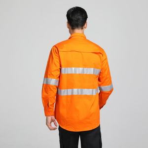 เสื้อกั๊กนิรภัยสะท้อนแสงคุณภาพสูงสำหรับผู้ชาย 100% สะท้อนแสง รับผลิตตามสั่งพร้อมโลโก้จากโรงงานโดยตรง ขายส่ง - Product Image 4