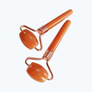 Coffret beauté : rouleau de jade aventurine rouge pour massage des yeux - Product Image 5