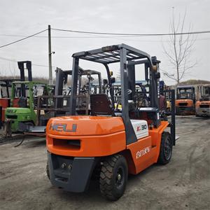 Montacargas Usado de Combustión Interna de 3, 3.5, 4 y 5 Toneladas, Motor Diésel Isuzu, Desplazador Lateral Hidráulico, Neumáticos Sólidos, Elevación Confiable - Product Image 2