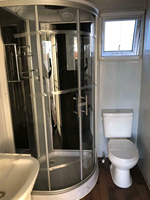 Petite chambre de style hôtel extensible avec design à double aile avec chambre à coucher salon cuisine salle de bain