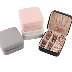Caja de Almacenamiento de Joyas Cuadrada de Lujo al por Mayor de Fábrica con Cierre de Cremallera, Diseño Compacto Antioxidación para Collares y Pendientes - Product Image 1