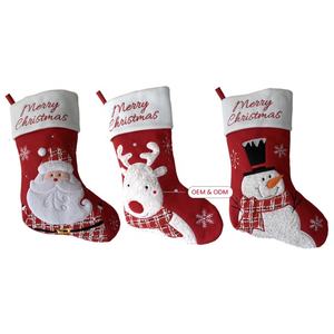 Calcetines Navideños Rojos de Gran Tamaño con Diseño Personalizado, Bordado, de Poliéster, para Colgar en la Chimenea, con Muñeco de Nieve y Santa Claus, Regalo de Navidad - Product Image 1