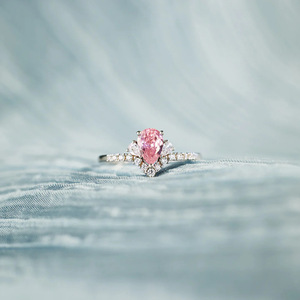 Anello a Goccia Rosa Principessa per Donne, Gioiello Elegante e di Lusso per le Dita - Product Image 4