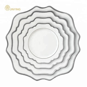 la cena de cerámica placas conjunto venta al por mayor de china de hueso placa del cargador <span class=keywords><strong>para</strong></span> el evento de boda alquiler - Product Image 1