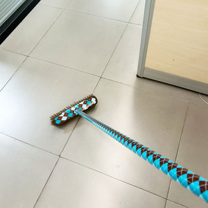 Juego de barrido <span class=keywords><strong>Escoba</strong></span> de mango largo Cepillo fuerte <span class=keywords><strong>Escoba</strong></span> de barrido de piso con <span class=keywords><strong>palo</strong></span> para limpieza del hogar - Product Image 4