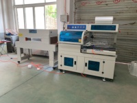Machine d'emballage sous film rétractable automatique pour petites boîtes, machine d'emballage à flux rétractable à grande vitesse