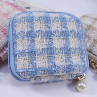 Mini pochette à bijoux de voyage en tweed à carreaux, sac de rangement portable carré pour bijoux avec fermeture éclair perlée