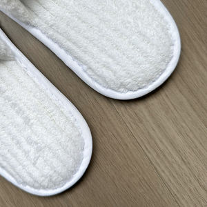 प्रीमियम मोटी-फाइबर सर्दियों गर्म गैर-पर्ची नीचे सफेद कोरल फ्लेक्स डिस्पोजेबल स्लाइपरों के लिए अनुकूलन योग्य लोगो - Product Image 3