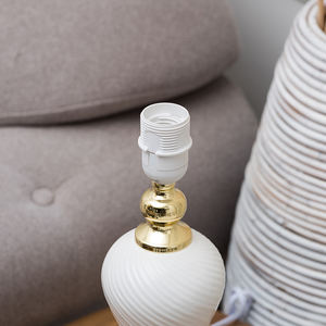 यूरोपीय विला लिविंग रूम घर सजावट कस्टम सुरुचिपूर्ण सफेद डेस्क लैंप बिस्तर के लिए आधुनिक लक्जरी टेबल लैंप - Product Image 5