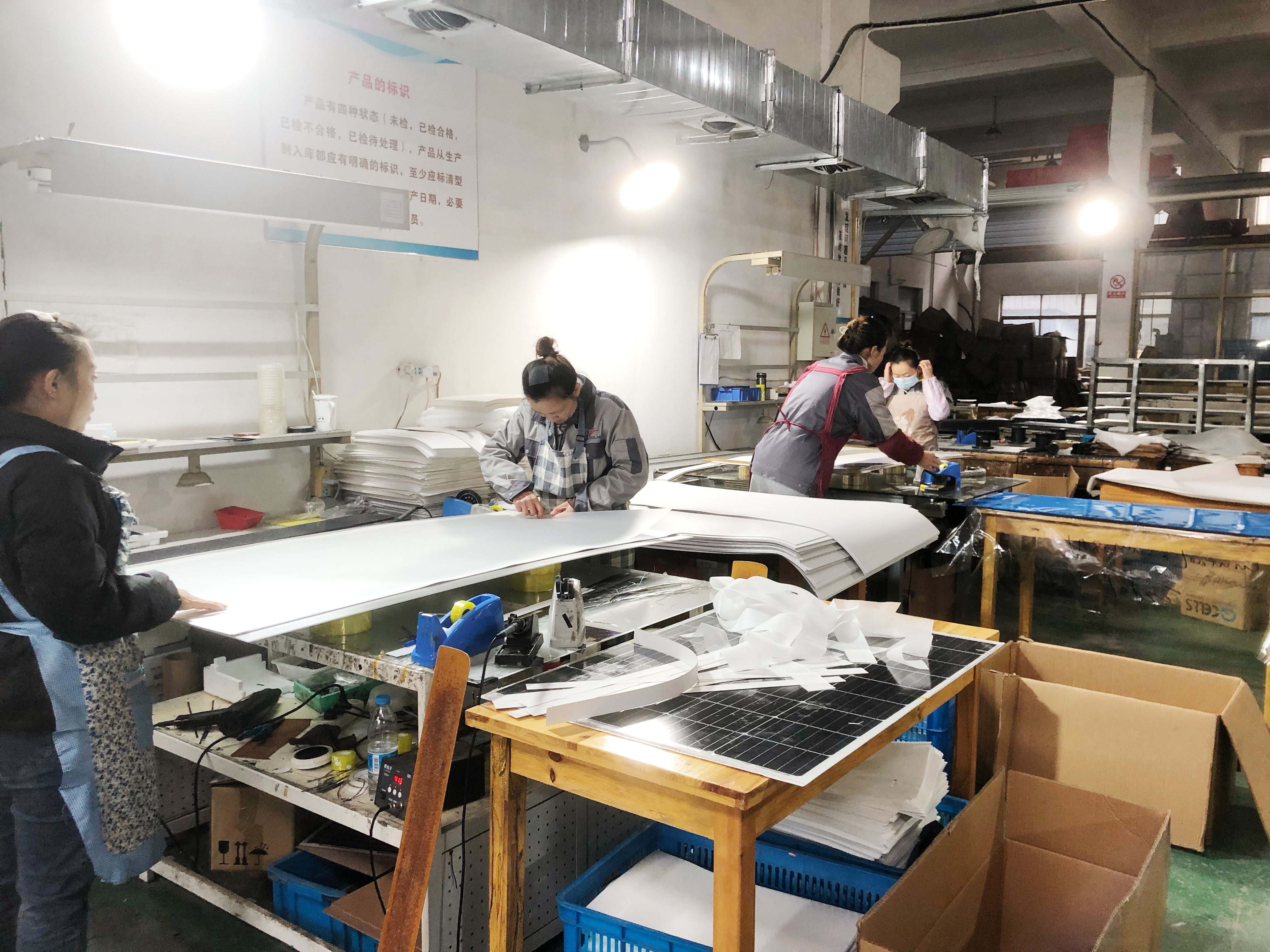 New Solar Beach Umbrella with Portable Solar Panel System for Outdoor