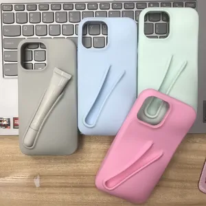 Custodia per telefono antiurto in silicone di lusso con design 3D a forma di rossetto e supporto, personalizzabile con logo, confezionata in scatola di prima qualità - Product Image 1