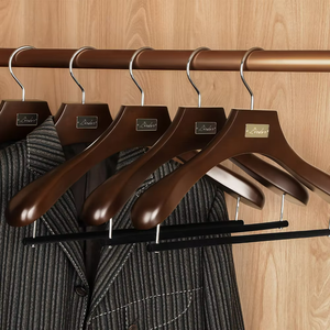 Accesorios de exhibición de ropa de madera de gama alta con logotipo personalizado Premium, barra de pantalones antideslizante para abrigos pesados - Product Image 2