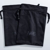 Petite trousse de maquillage de luxe en velours doux avec cordon de serrage vert logo personnalisé pour perruques parfum huiles essentielles mascara-pour grossistes