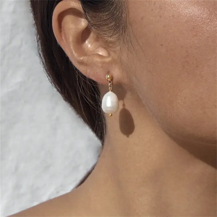 Pendientes minimalistas de perlas de agua dulce de acero inoxidable para mujer, aretes con tuerca para oreja de Madre de perla, joyería de oro de 14K