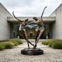 Sculpture en bronze coulé sur mesure, style sportif réaliste, décoration de patinoire, statue de couple de patinage artistique