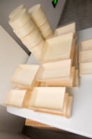 Plateau alimentaire empilable en bois, bois naturel de qualité alimentaire, plateau de service pour pâtisserie, dessert, restaurant, café, restauration