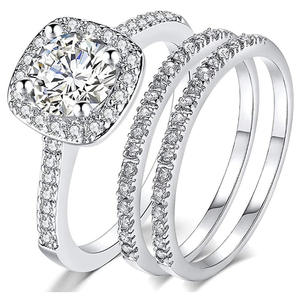 Anello di fidanzamento da donna in oro bianco con diamante taglio cuscino colore G, diamante naturale con fascia a halo - Modello T0680 - Product Image 1