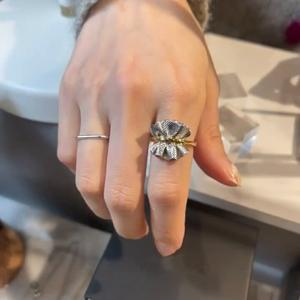 แหวนเงินแท้ S925 สไตล์ญี่ปุ่นย้อนยุค ประดับด้วยดีไซน์จีบแบบไม่สม่ำเสมอ และดีไซน์การผสมสีแบบเปิด - Product Image 4