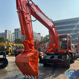 รถขุดล้อยางมือสอง Doosan รุ่น 210w-9 น้ำหนัก 21 ตัน ปี 2021 พร้อมมอเตอร์ เครื่องยนต์ PLC ปั๊มไฮดรอลิก บุ้งกี๋ขนาด 1.7 เมตร - Product Image 1