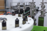 Machine de remplissage et de bouchage automatique de jus LOM pour bouteilles PET, solution économique pour les usines de transformation de boissons