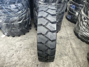 ยางล้อรถอุตสาหกรรมเสริมความแข็งแรงขอบยางรุ่นใหม่ DH903 8.25-15 8.25-20 28*9-15 7.00-12 300-15 อุปกรณ์เสริมยางรถยนต์ - Product Image 5