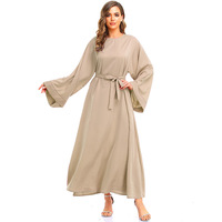 Vêtements musulmans traditionnels de couleur unie de grande taille pour femmes Robe longue Vintage Caftan islamique Maxi Jupe Robe avec cravate Vente en gros