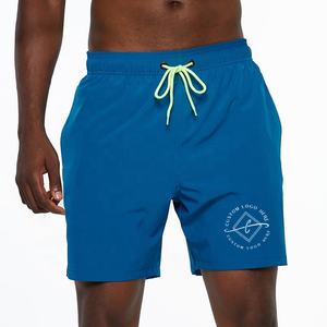 Pantalones cortos deportivos con bolsillo y cremallera en la cintura elástica para entrenamiento personalizado, ropa deportiva para correr, pantalones cortos de gimnasio para hombre en blanco con forro de malla - Product Image 4