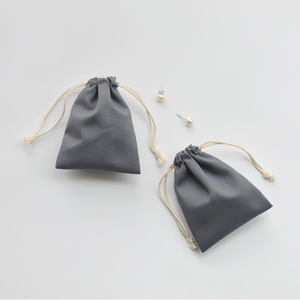 Bolsas de Algodón Gris Oscuro con Cordón - Embalaje Reciclable para Regalos y Almacenamiento con Logotipo Personalizado para Relojes - Product Image 5