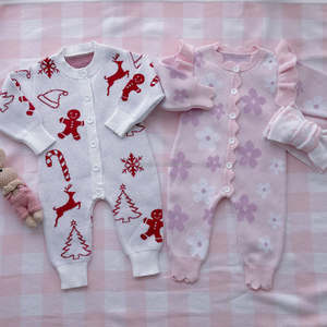 Barboteuse pour nouveau-né élégant motif de tricot personnalisé longues jambes froufrous épaule 100% coton fleur Jacquard tricot <span class=keywords><strong>combishort</strong></span> pour bébé fille - Product Image 1