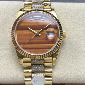 Montre de luxe professionnelle avec cadran doré poli et bracelet en acier inoxydable orné de diamants - Product Image 1