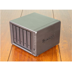 DS1522+ Diskstation R1600 NAS เครื่องจัดเก็บข้อมูลแบบตั้งโต๊ะ 5 ช่อง - Product Image 1